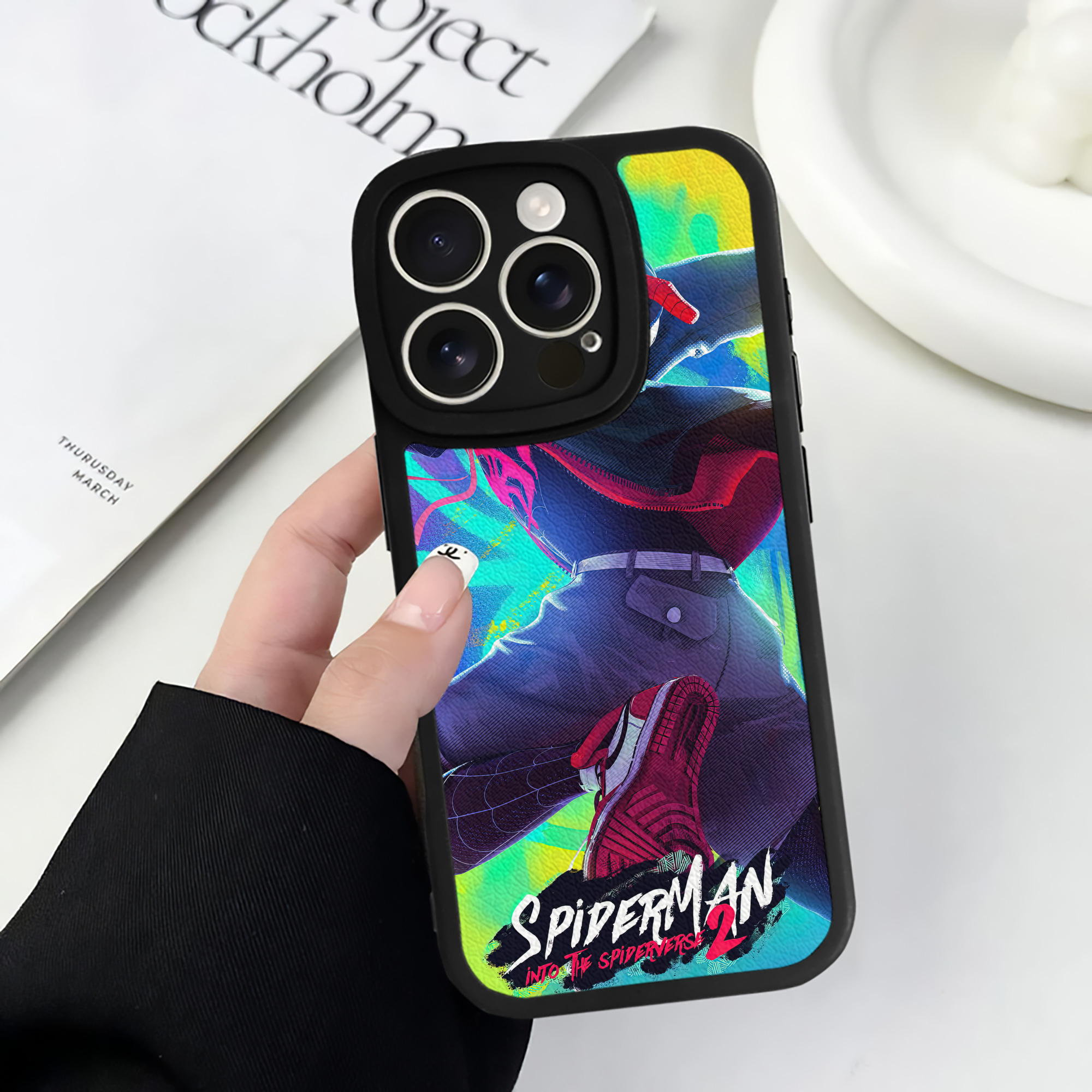 （画像用） Spider Man スパイダーマン 【iPhone 16シリーズ対応】シリコンスマホケース（レザー調） 材質：シリコン